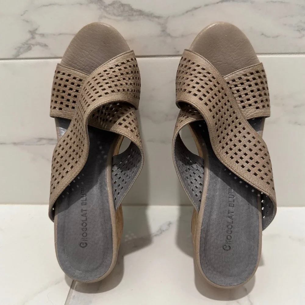 Chocolat Blu Wamblee Wedge Sandals 6.5 Taupe Leather Perforated Cork Platform‎